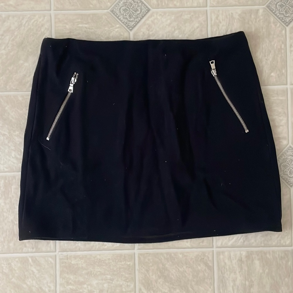 GAP Black Skirt with Zipper Accents - Picture 1 of 2
